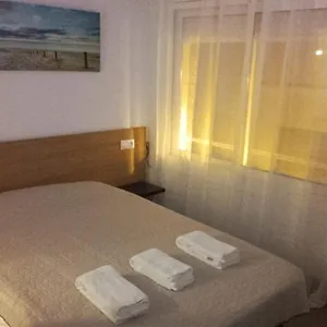 Economica Con Bano Privado En Pleno Centro De Figueres Maison d'hôtes Figueras